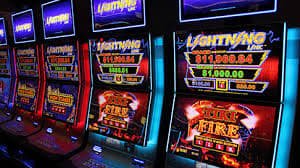 589solt Casino Lobby တွင် Baccarat ဂိမ်းကစားနေသော ကတ်ပုံများ